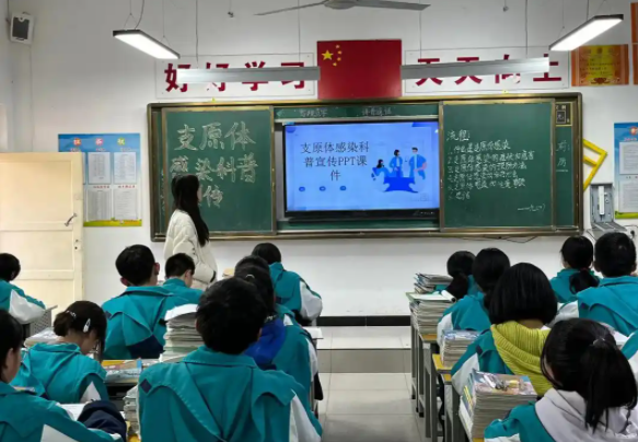 小小设计师用废旧纸盒搭建未来之家让思维的种子在现实土壤中