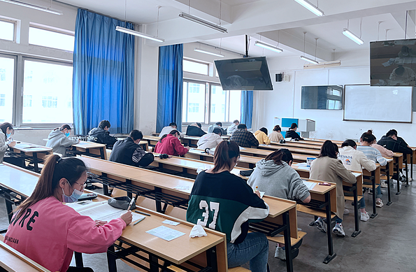 宝贵的时光用来刷题和追求高分部分学生放弃感兴趣却难度较高的课程