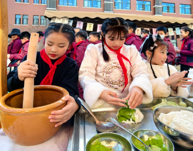 学生双向赋能让书香滋润家庭让人文底蕴与赤色崇奉滋补少年生长 学生双向赋能让书香滋润家庭让人文底蕴与赤色崇奉滋补少年生长